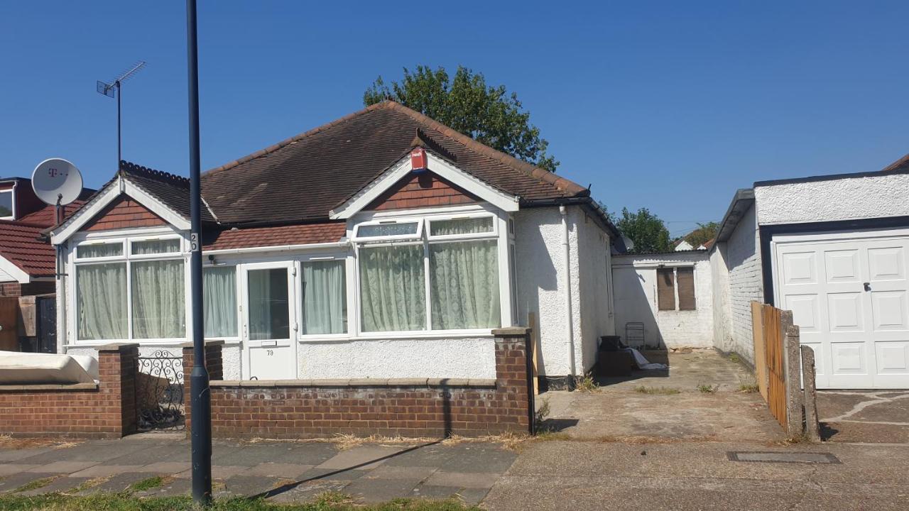 Апартаменти Guess Bungalow Wembley Лондон Екстер'єр фото